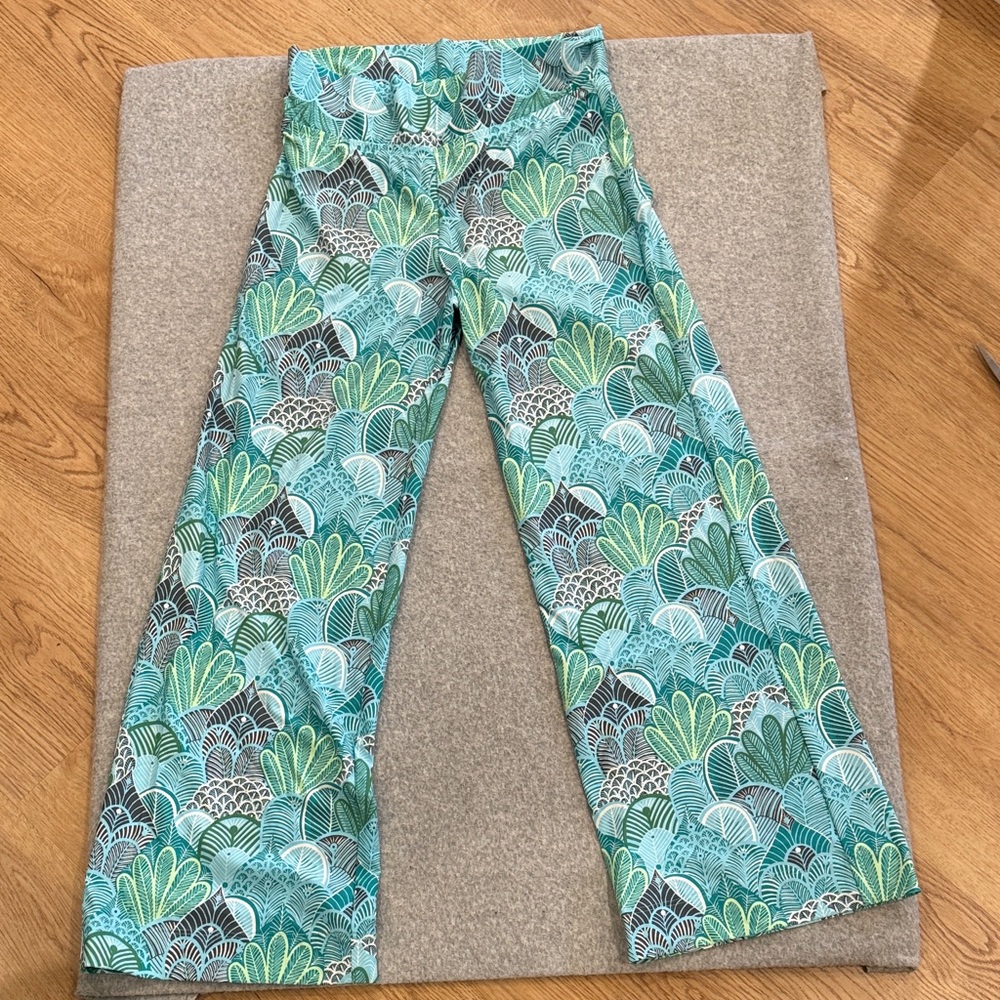Helen Jon Tropical Print Garment